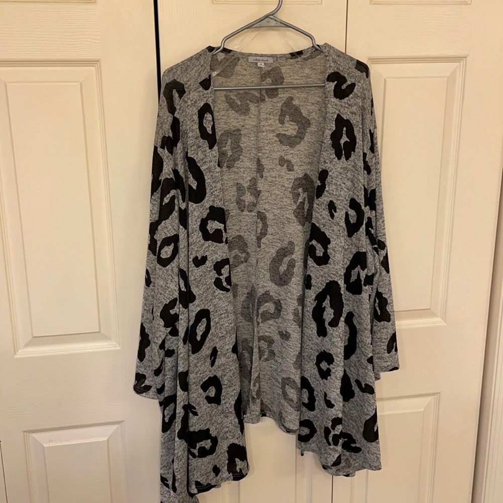 Leopard print, gray Kimono